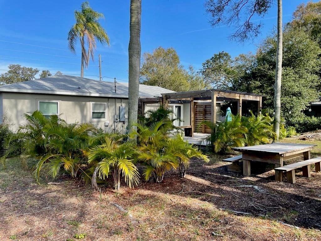 COUNTRY CLUB ESTATES - Residential Lease
