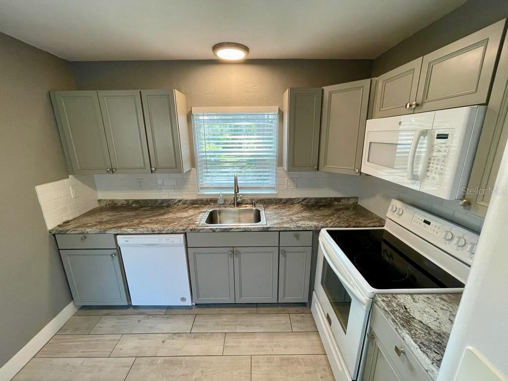 COUNTRY CLUB ESTATES - Residential Lease