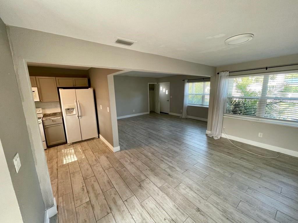 COUNTRY CLUB ESTATES - Residential Lease