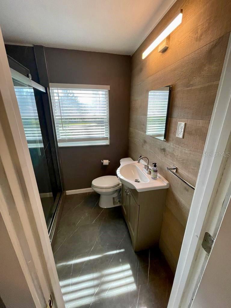 COUNTRY CLUB ESTATES - Residential Lease