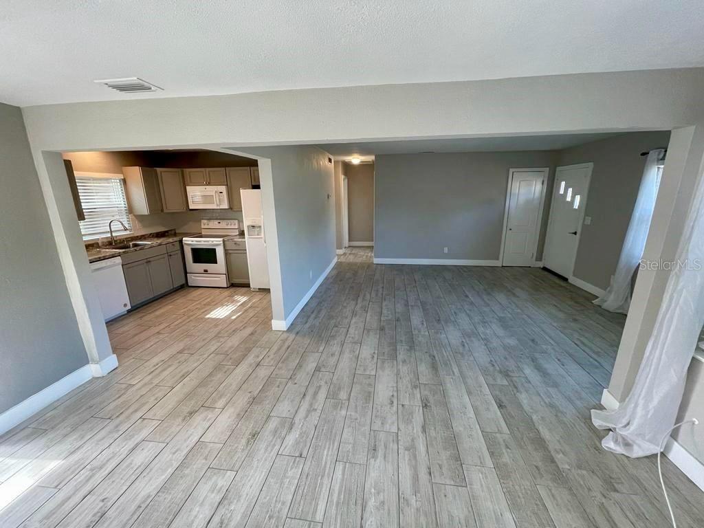 COUNTRY CLUB ESTATES - Residential Lease