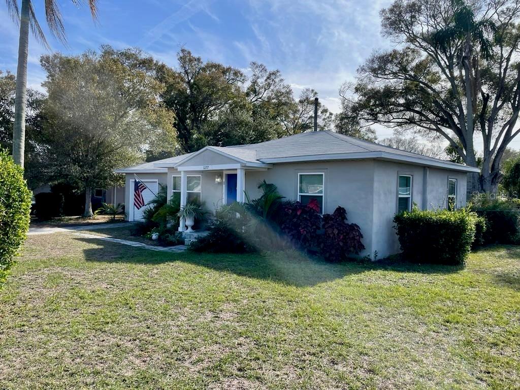 COUNTRY CLUB ESTATES - Residential Lease