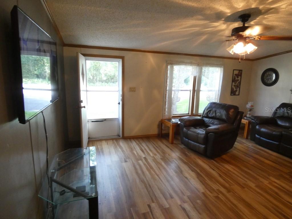 COUNTRY KNOLL - Residential