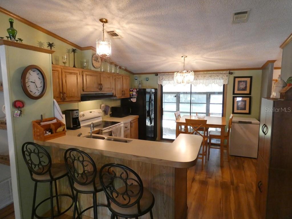 COUNTRY KNOLL - Residential