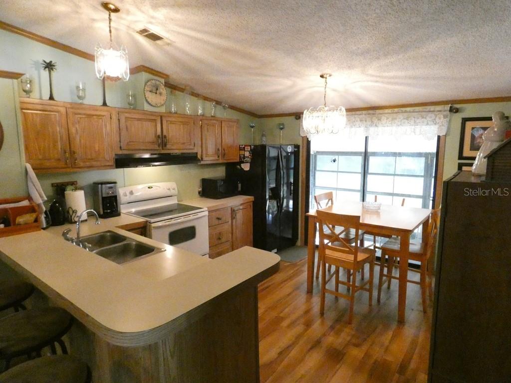 COUNTRY KNOLL - Residential