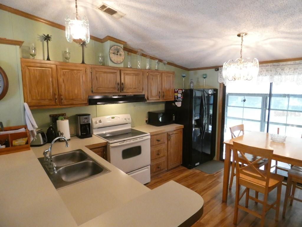 COUNTRY KNOLL - Residential