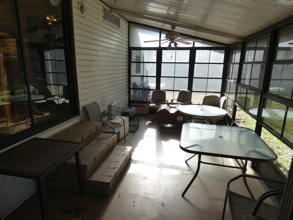 COUNTRY KNOLL - Residential