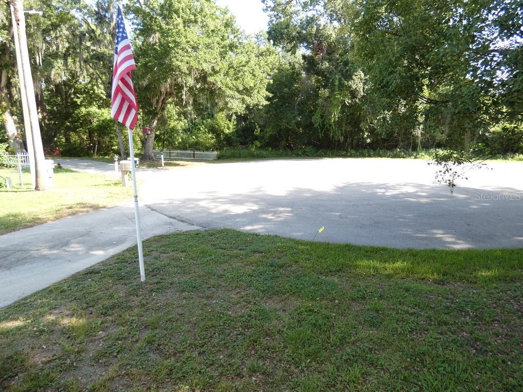 COUNTRY KNOLL - Residential