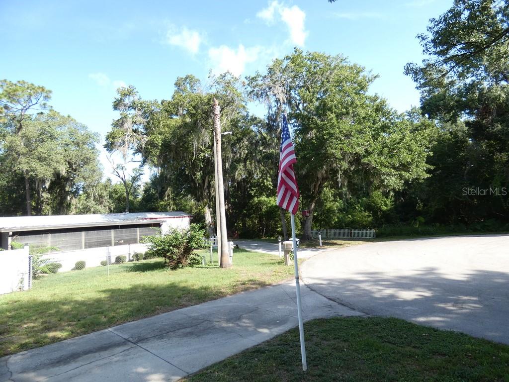 COUNTRY KNOLL - Residential