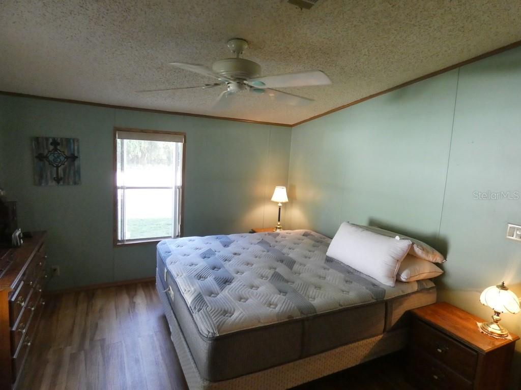 COUNTRY KNOLL - Residential