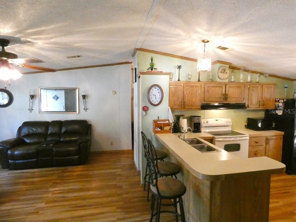 COUNTRY KNOLL - Residential