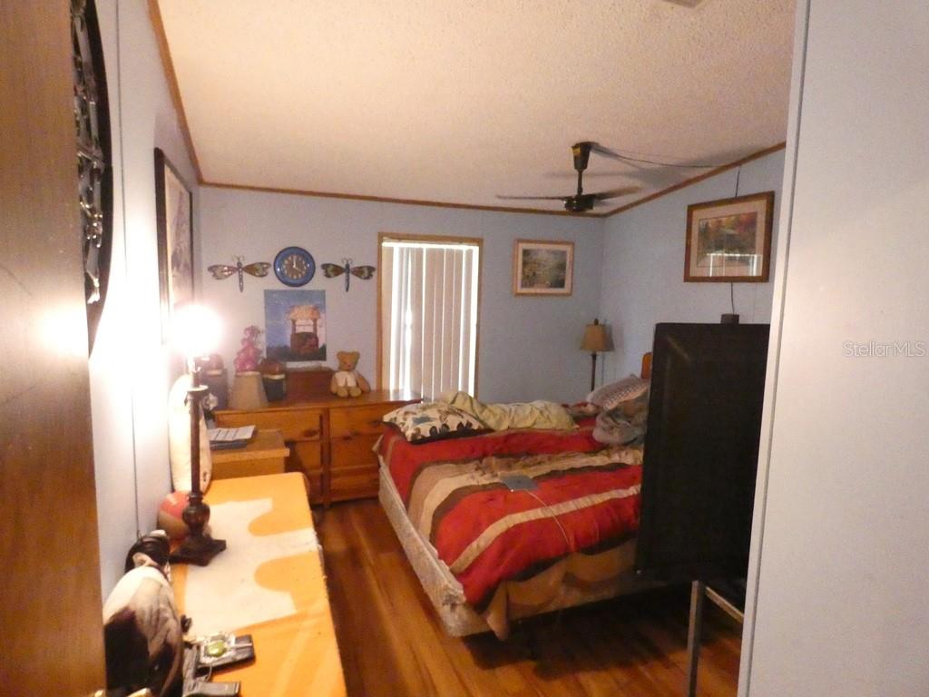 COUNTRY KNOLL - Residential