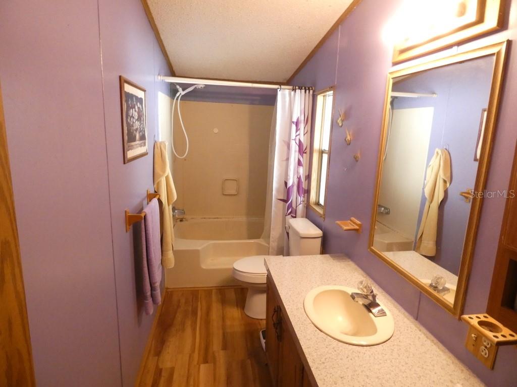 COUNTRY KNOLL - Residential