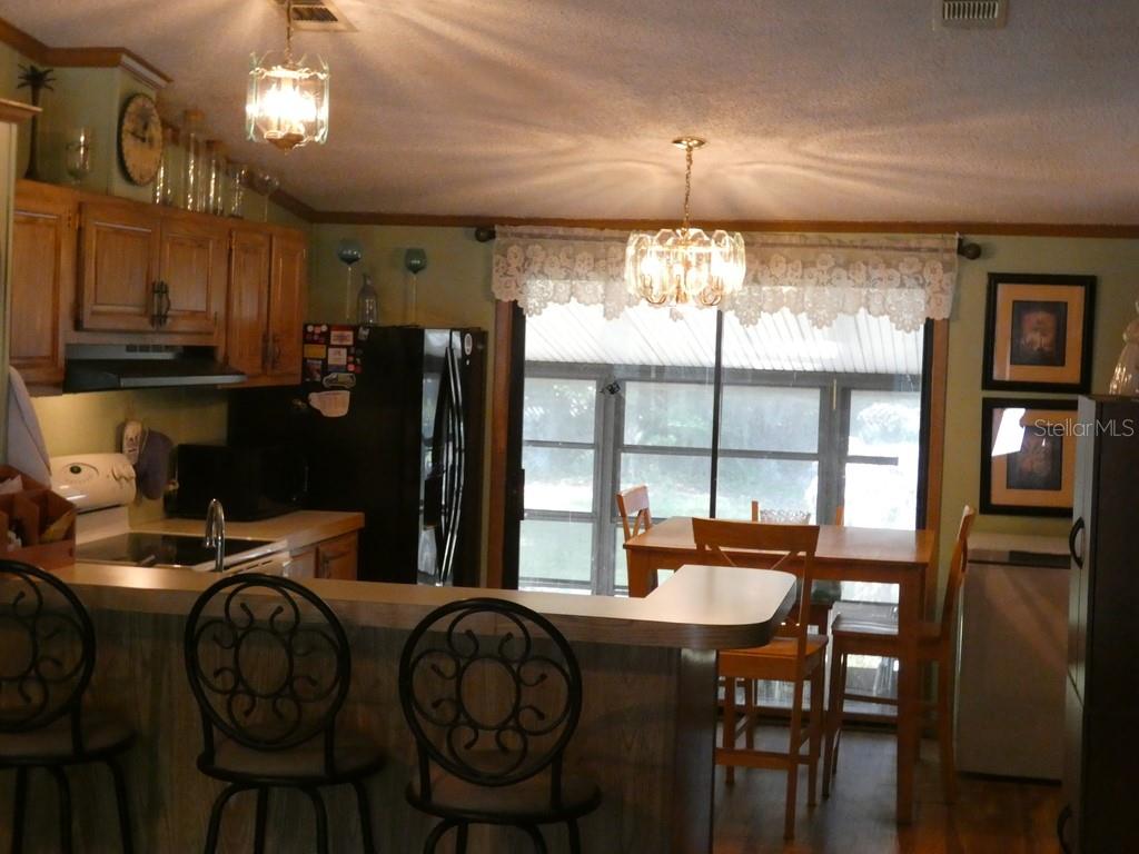 COUNTRY KNOLL - Residential