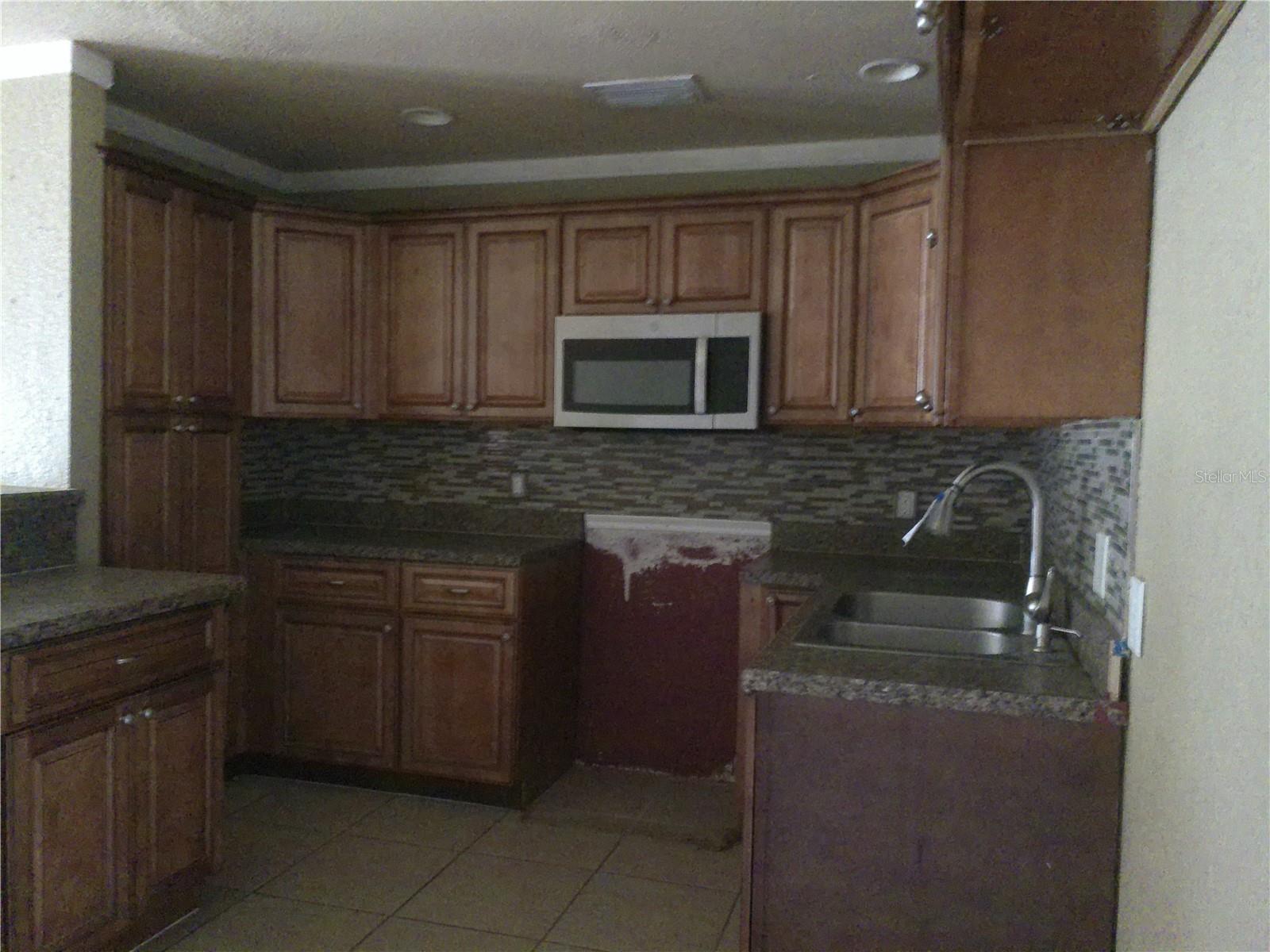 CANDLELIGHT OAKS - Residential