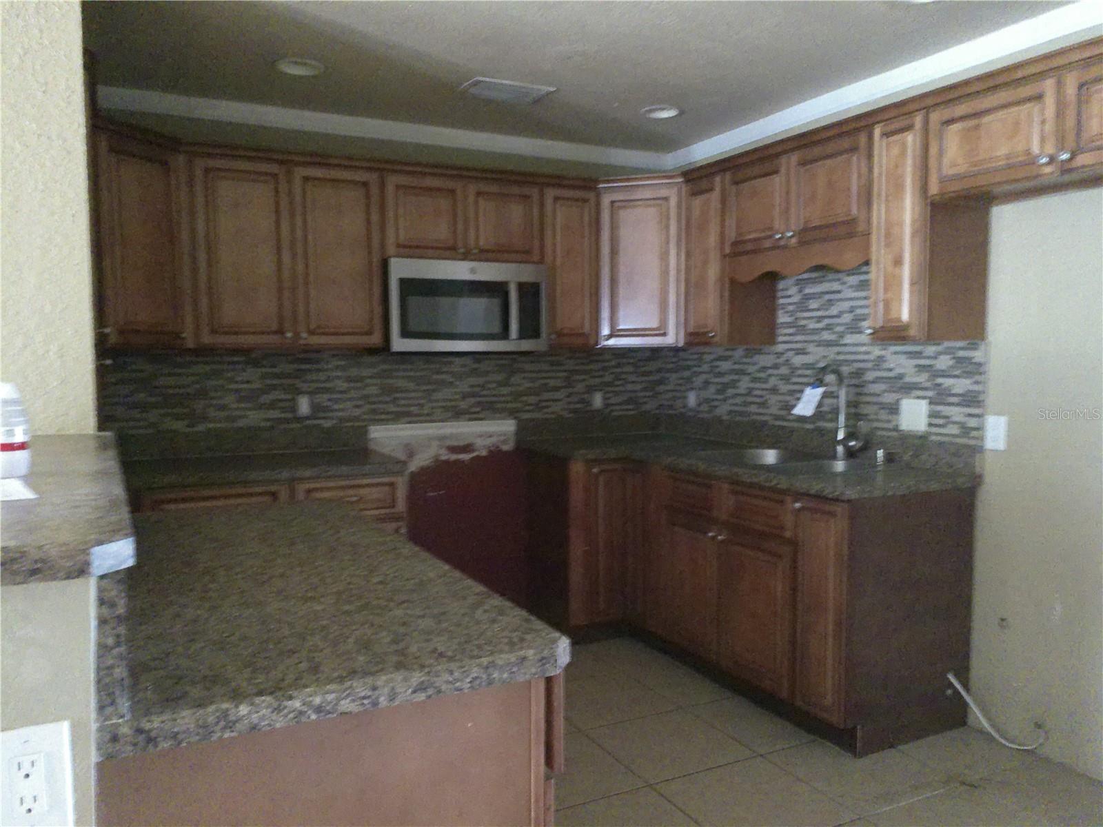 CANDLELIGHT OAKS - Residential