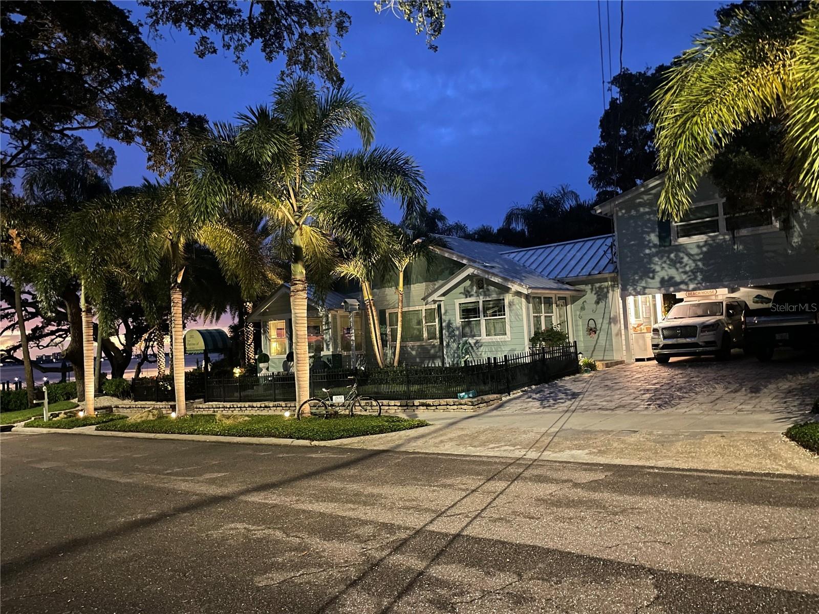 BAY VIEW HEIGHTS BLK 3, LOT 2 LESS E 112 1/2FT - Residential