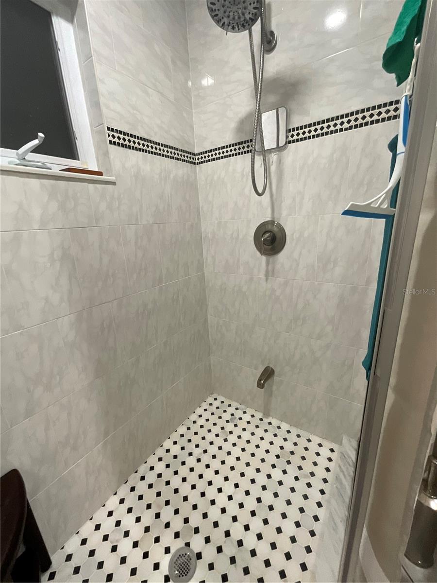 BAY VIEW HEIGHTS BLK 3, LOT 2 LESS E 112 1/2FT - Residential