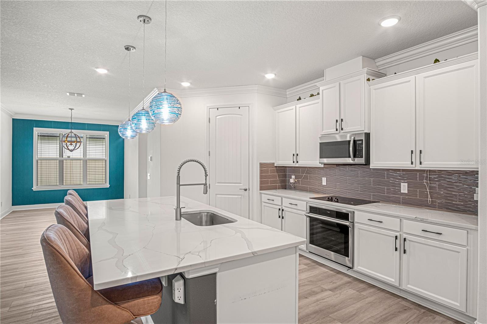 COUNTRY CLUB LAKES ESTATES - Residential