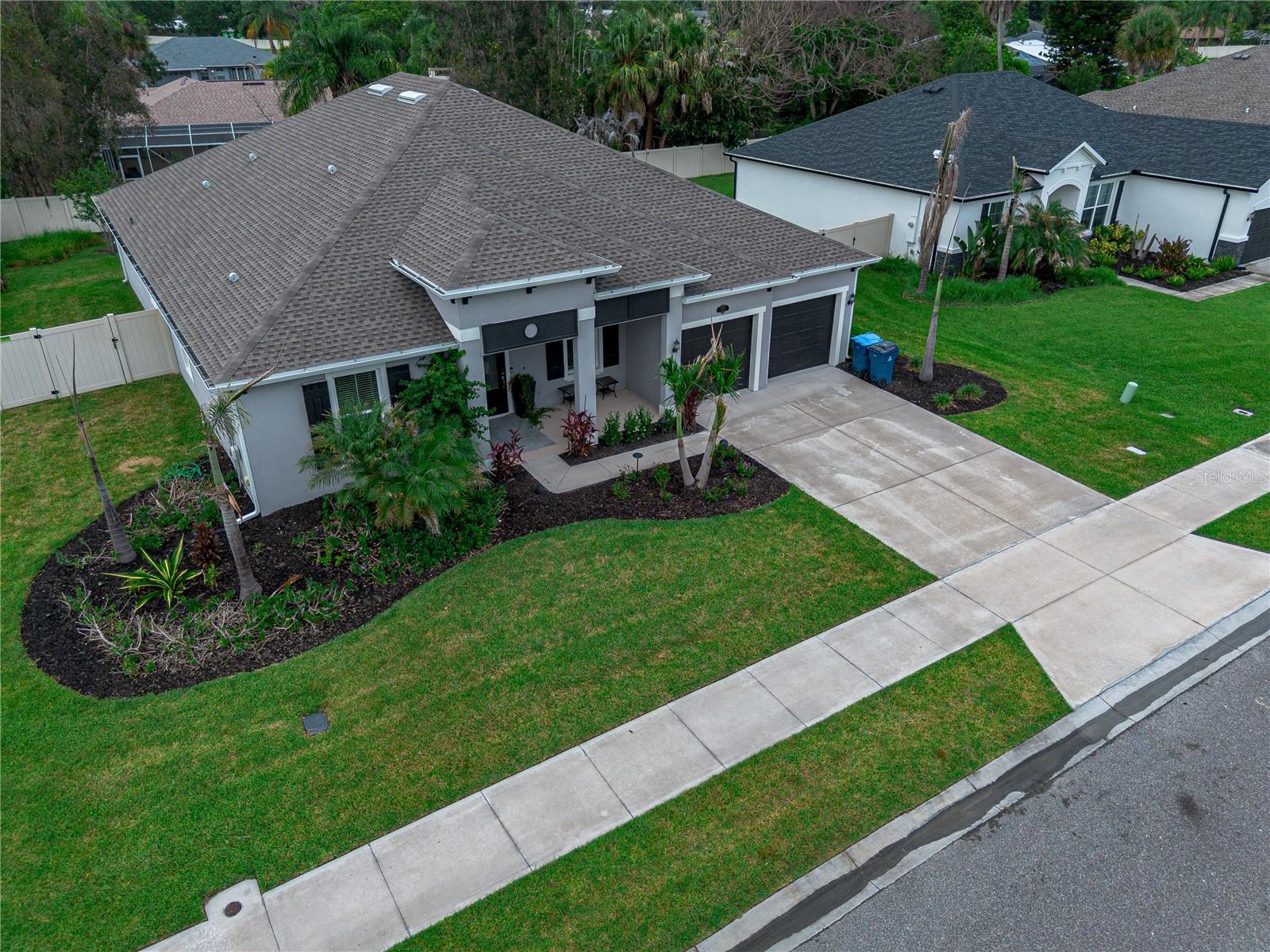 COUNTRY CLUB LAKES ESTATES - Residential