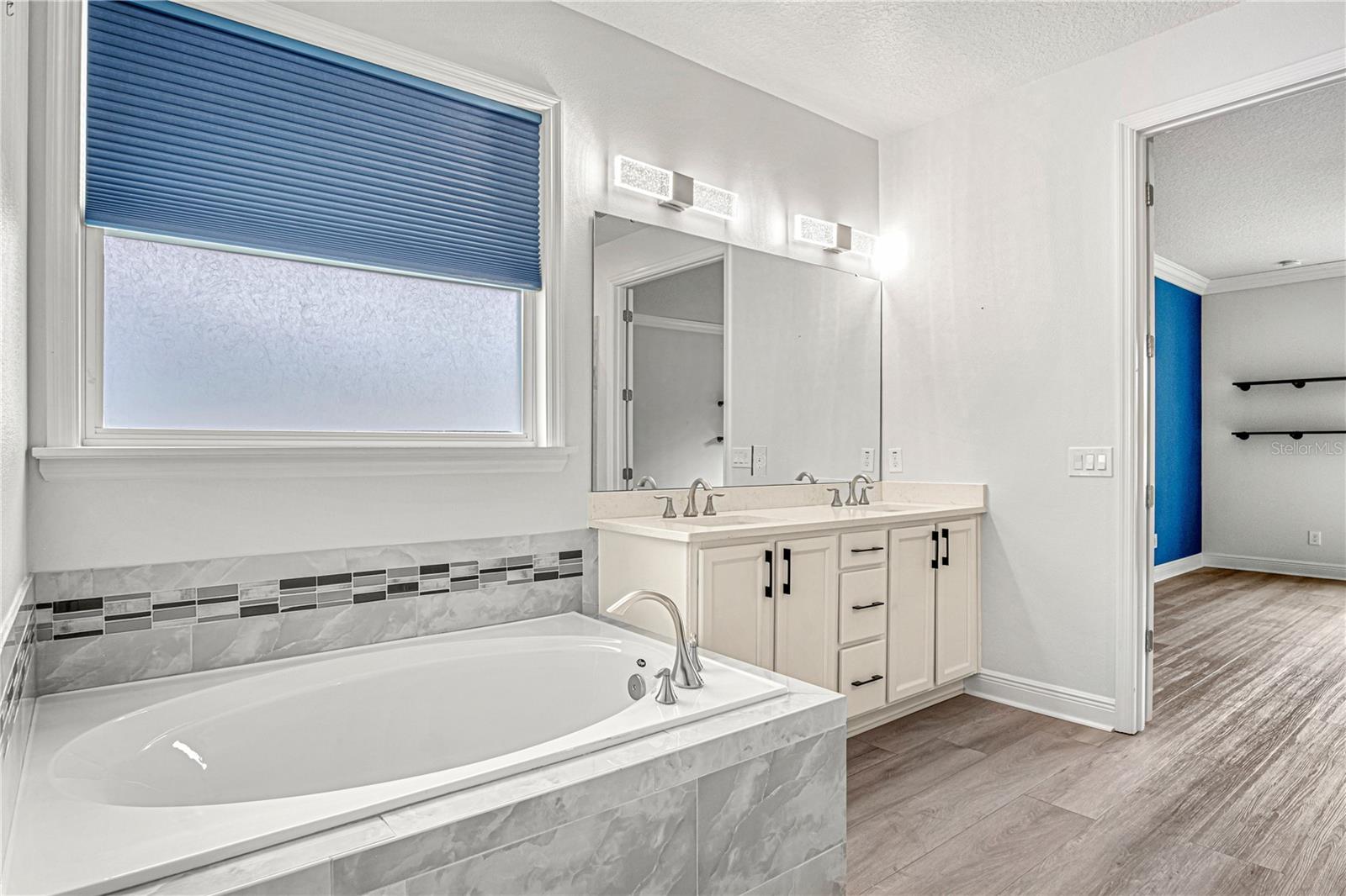 COUNTRY CLUB LAKES ESTATES - Residential