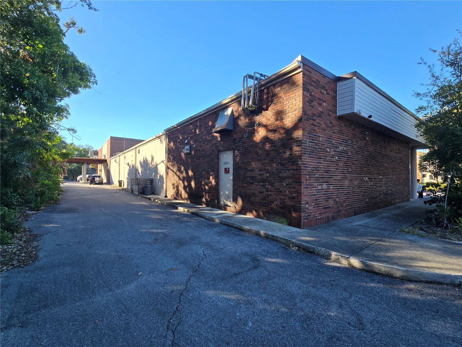 WESTFIELD - Commercial Sale