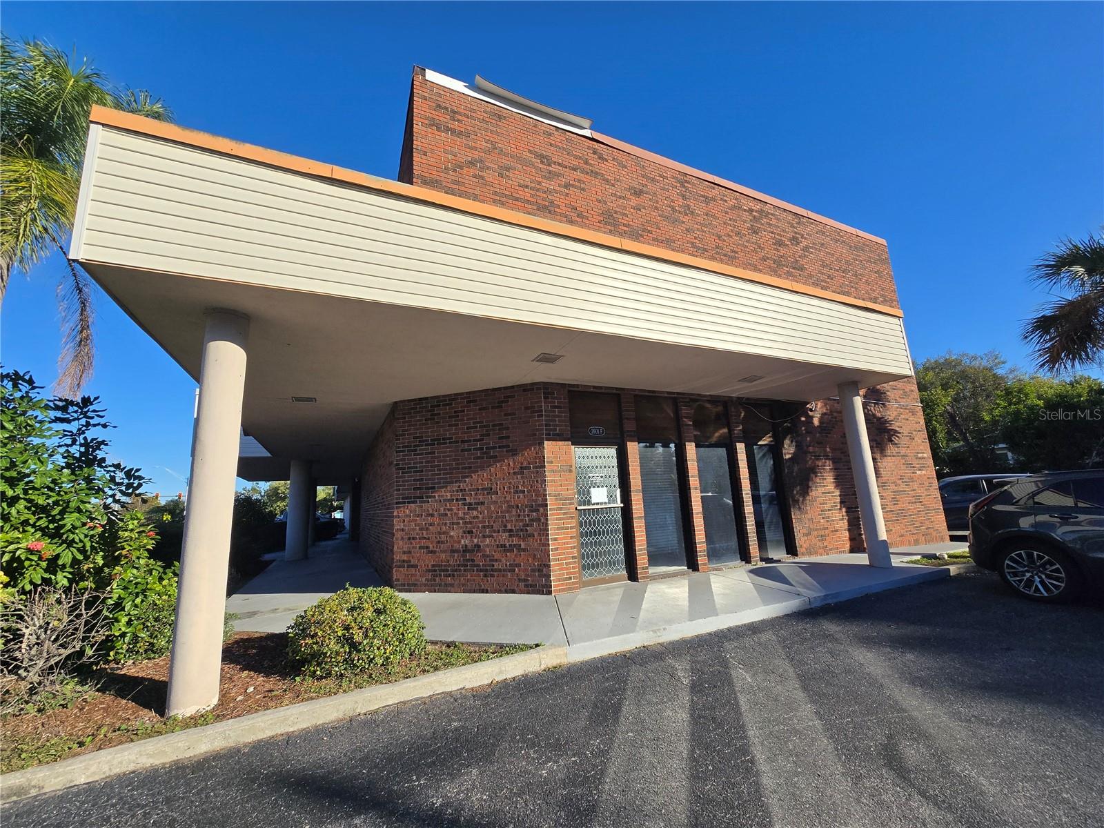WESTFIELD - Commercial Sale