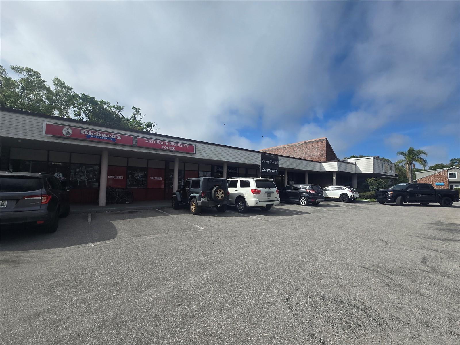 Fully leased out with long-term tenants, this commercial property in the heart of Bradenton is a must for your portfolio.  Located along the main strip to Anna Maria Island and other Gulf Coast Beaches, there is plenty of exposure and traffic from.locals and tourists alike.  Don't miss the opportunity to own this rare gem today