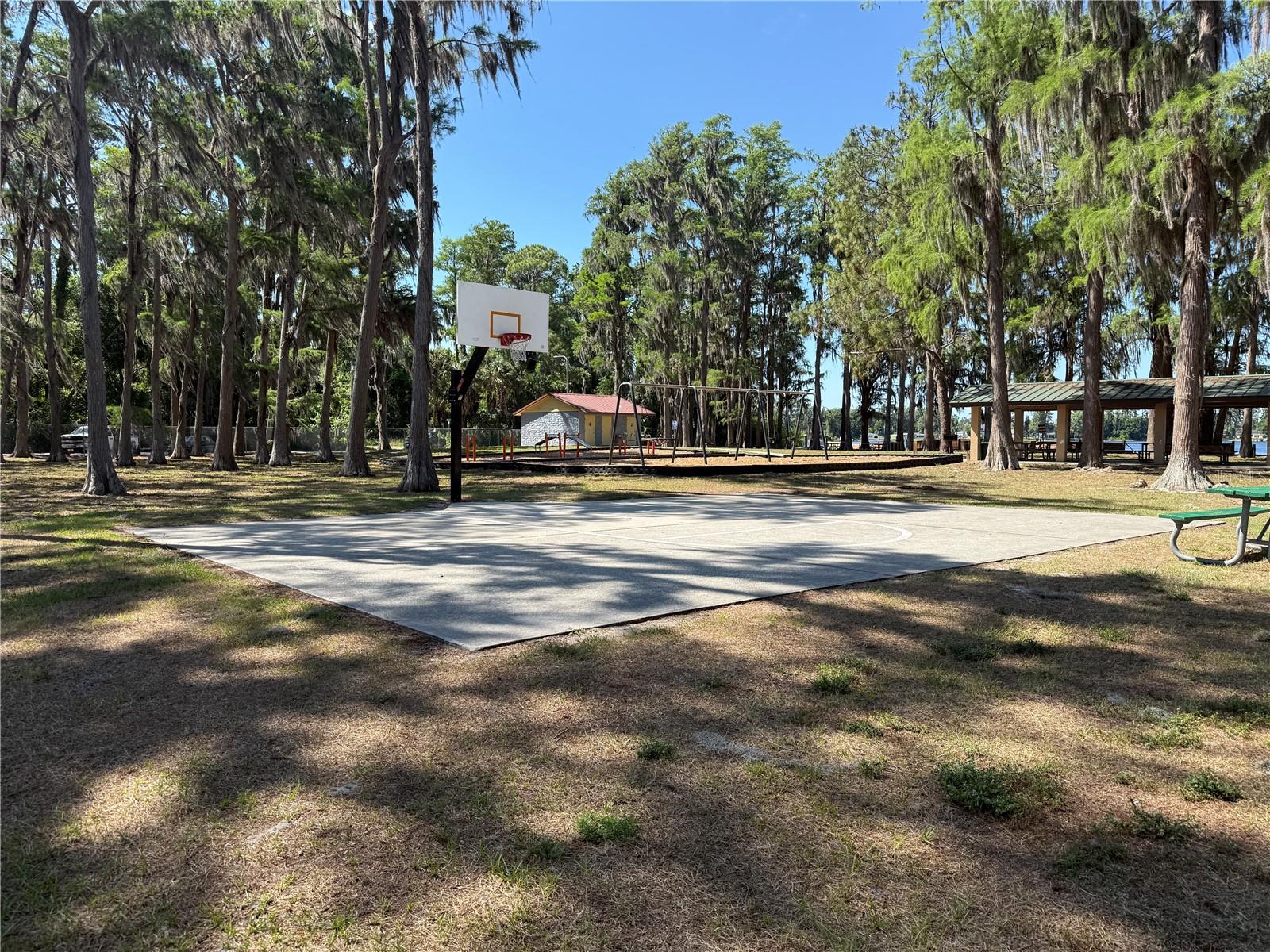 MOON LAKE ESTATES - Land