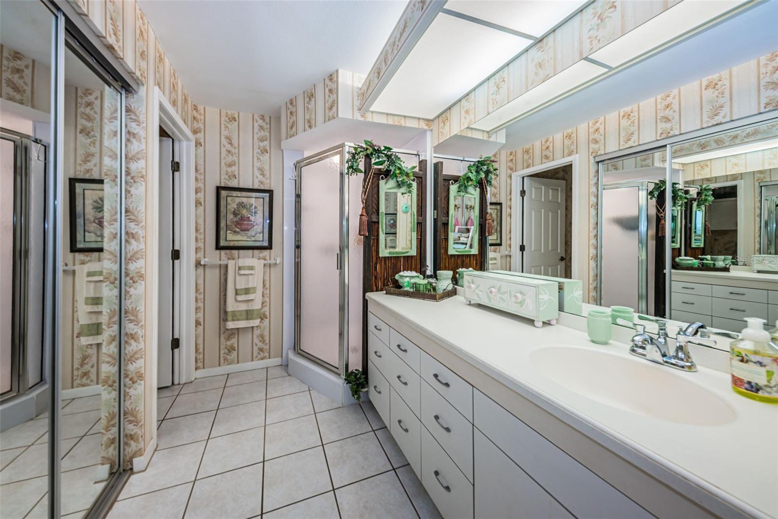 LANDMARK OAKS CONDO - Residential
