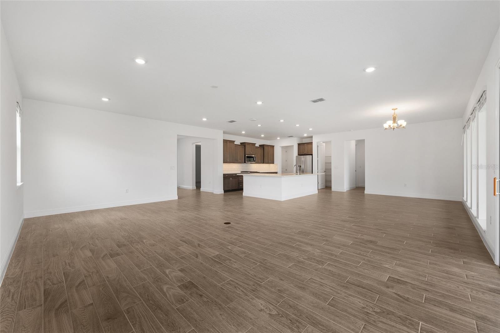 ON TOP OF THE WORLD - Residential