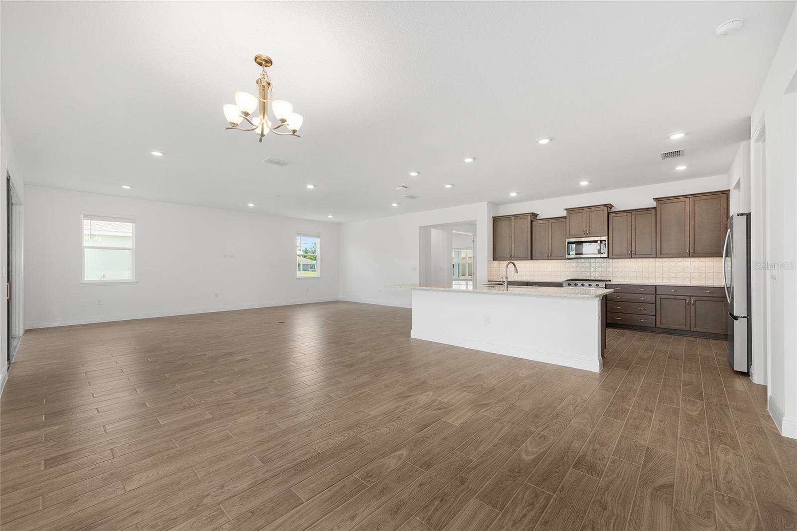 ON TOP OF THE WORLD - Residential