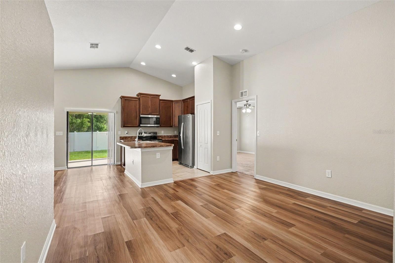 CENTRAL POINTE - Residential