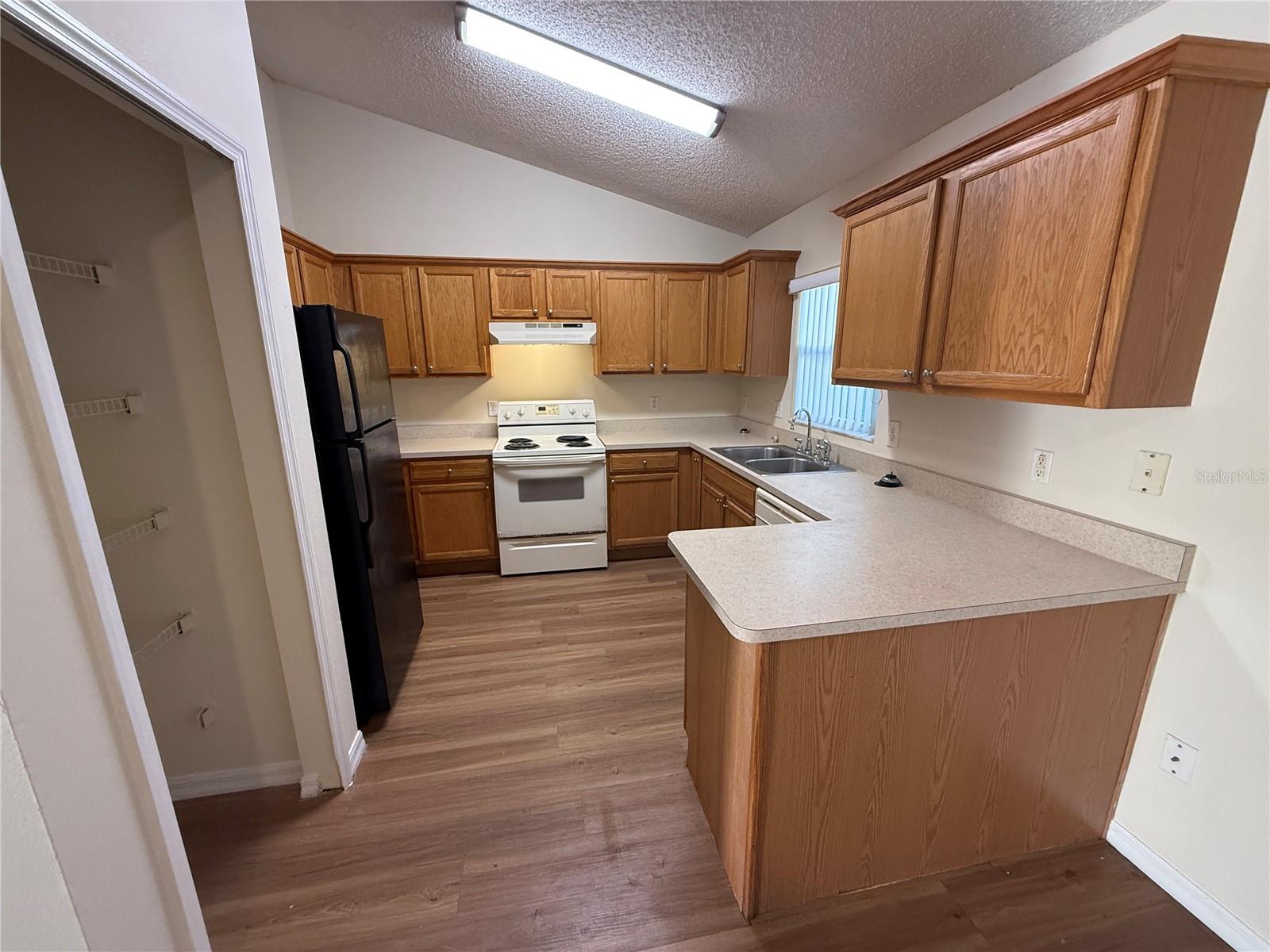 DELTONA LAKES UNIT 43 - Residential Lease