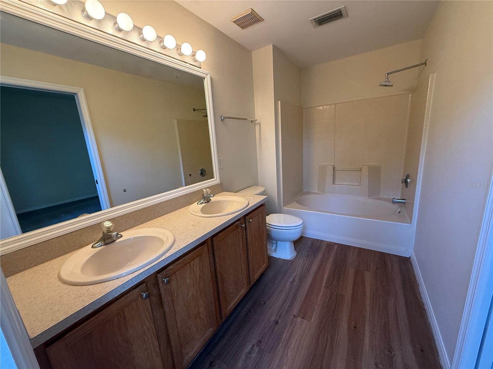 DELTONA LAKES UNIT 43 - Residential Lease