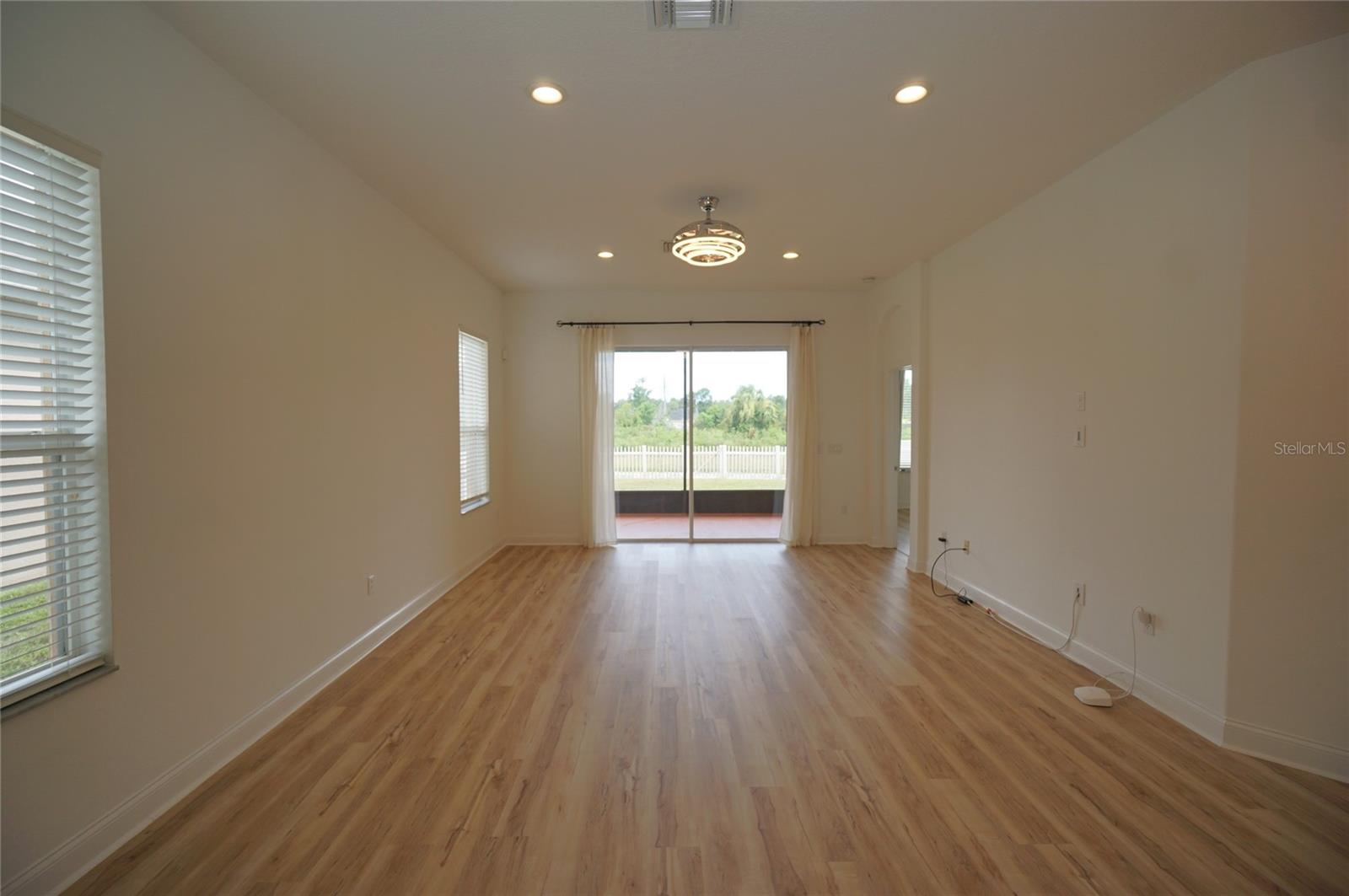 DEVONWOOD RESIDENTIAL - Residential Lease