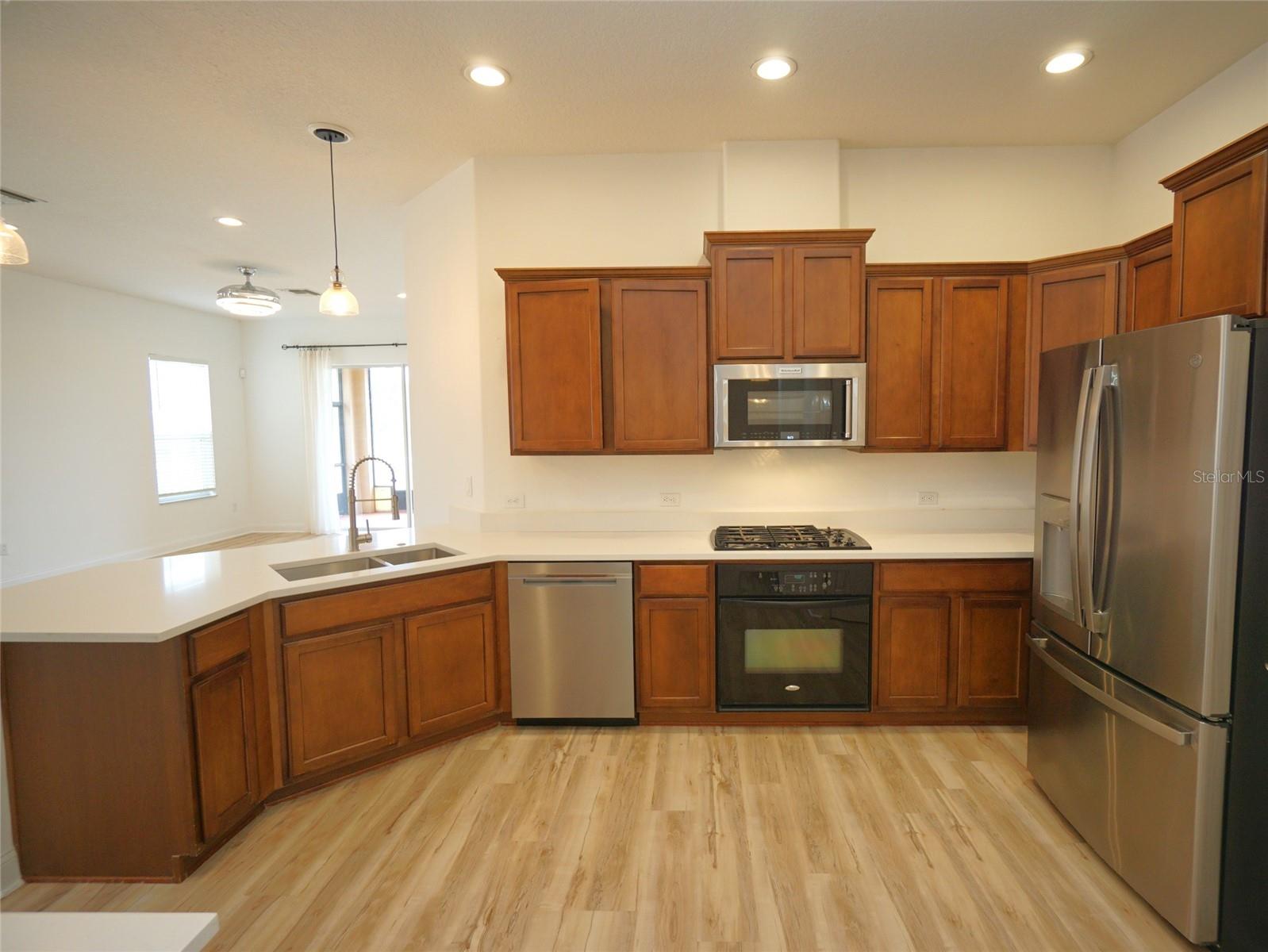 DEVONWOOD RESIDENTIAL - Residential Lease
