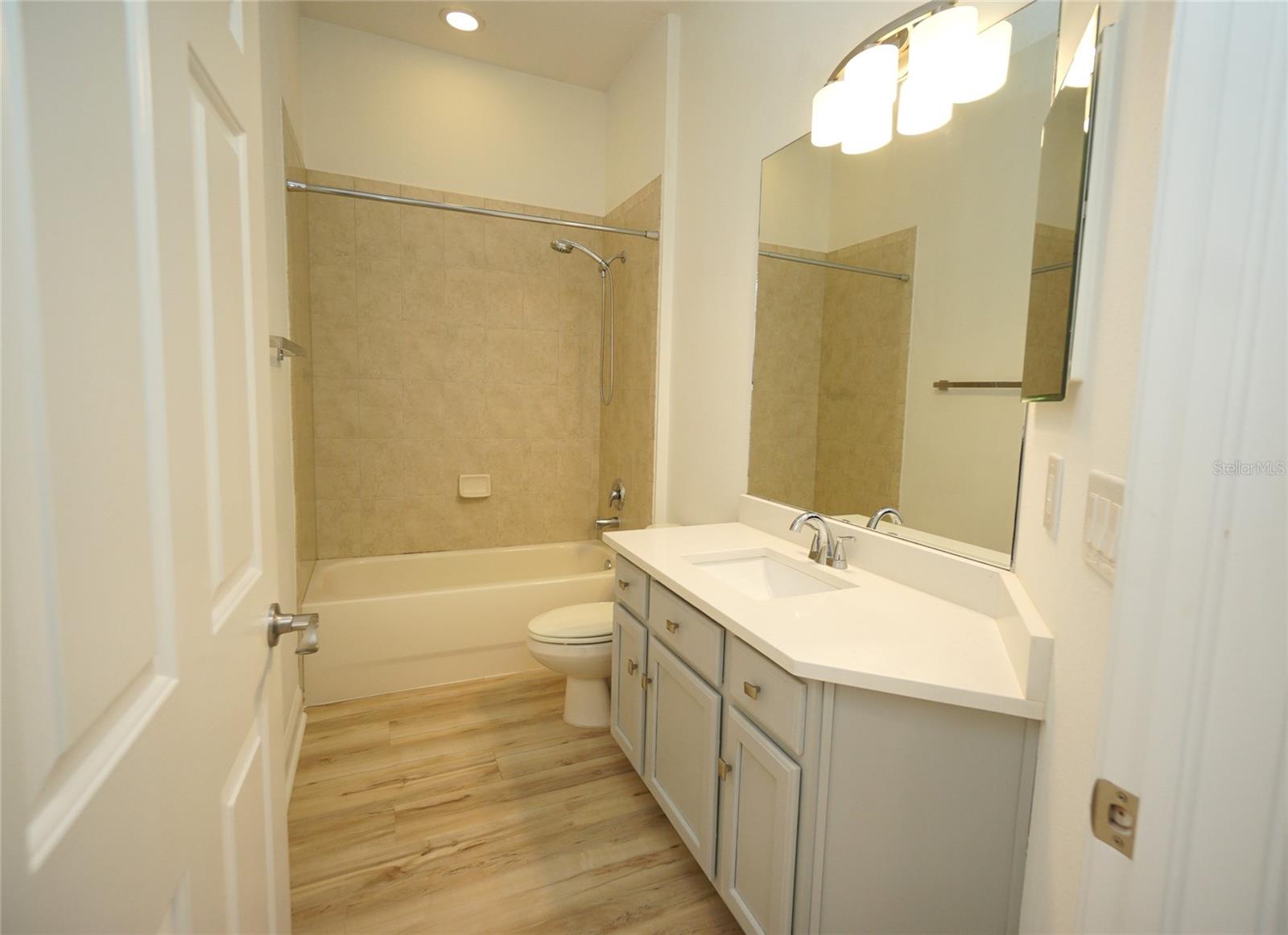 DEVONWOOD RESIDENTIAL - Residential Lease