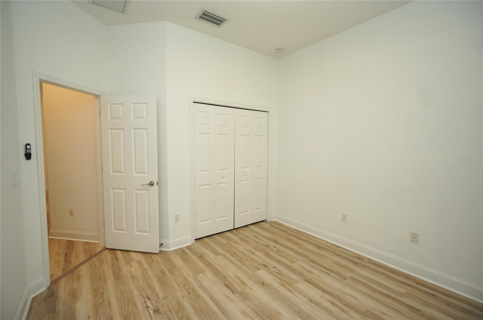 DEVONWOOD RESIDENTIAL - Residential Lease