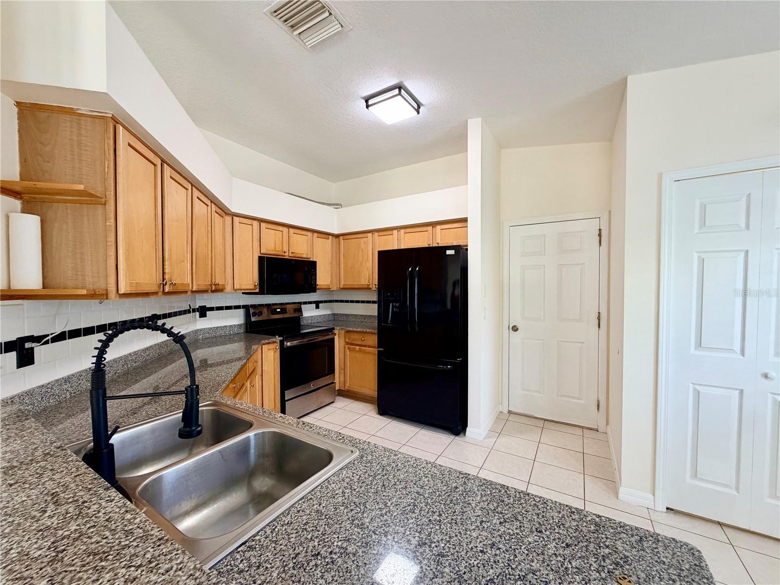 CARRIAGE POINTE PH 1 - Residential Lease