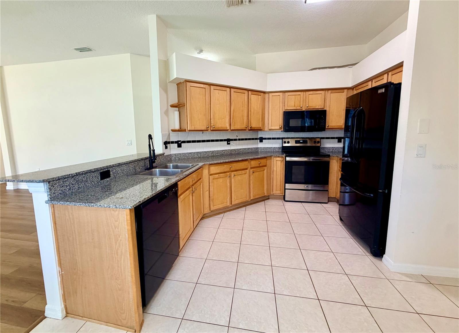 CARRIAGE POINTE PH 1 - Residential Lease