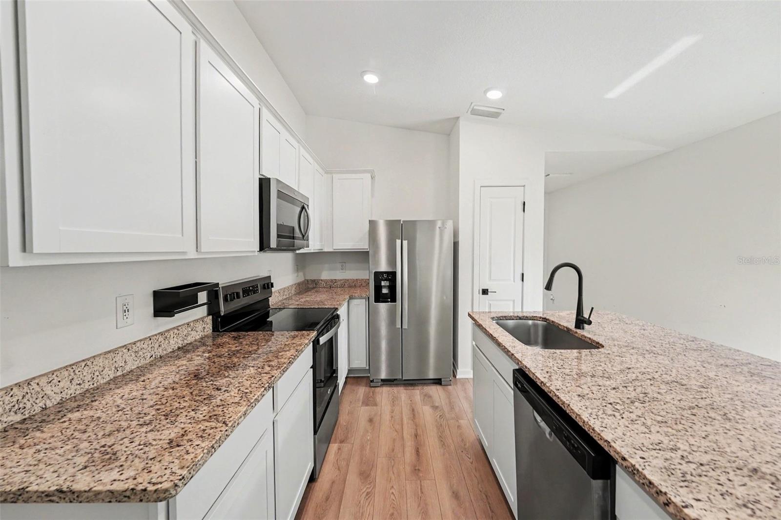 CROSSING/PALM RIVER - Residential