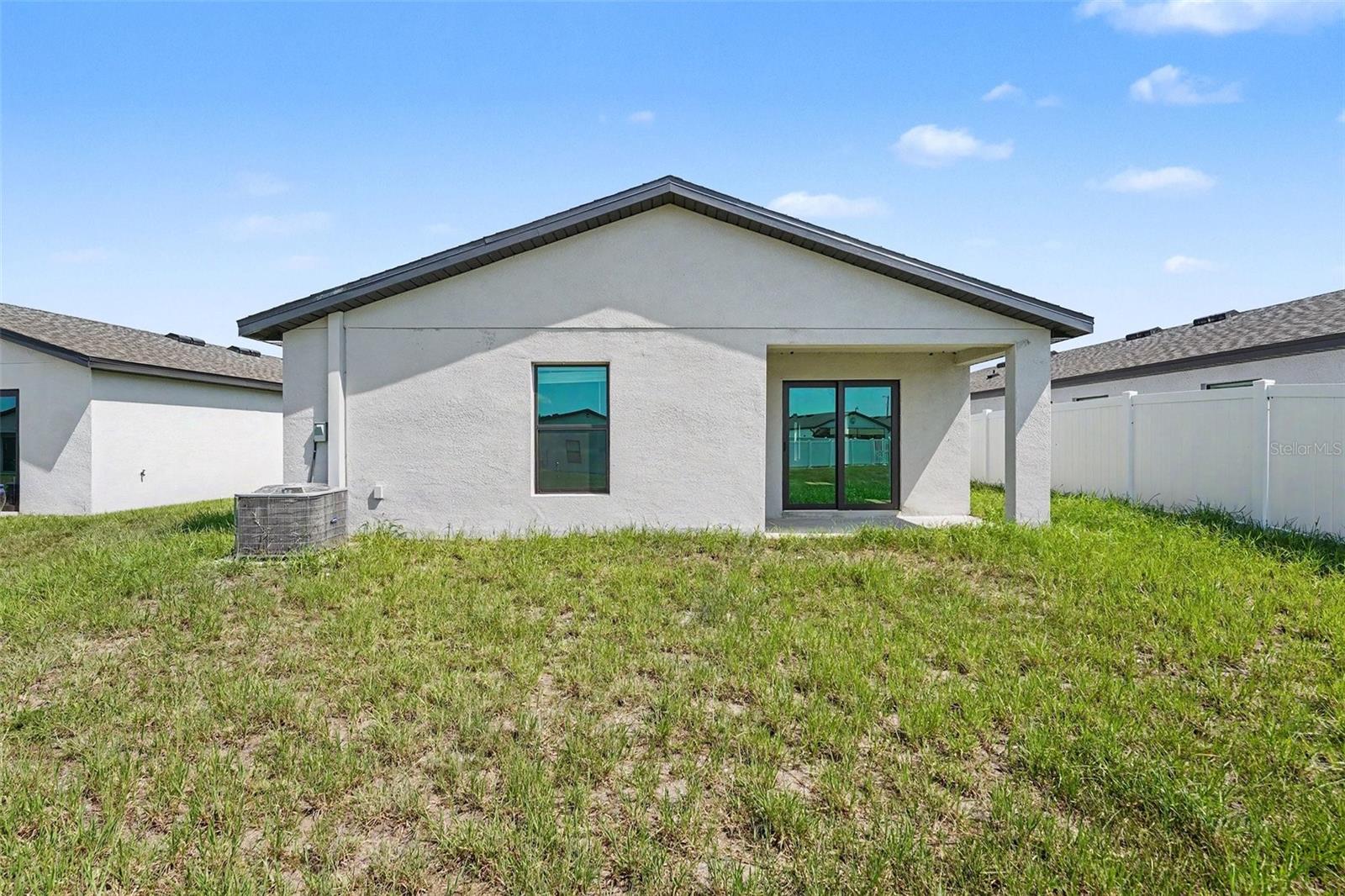CROSSING/PALM RIVER - Residential