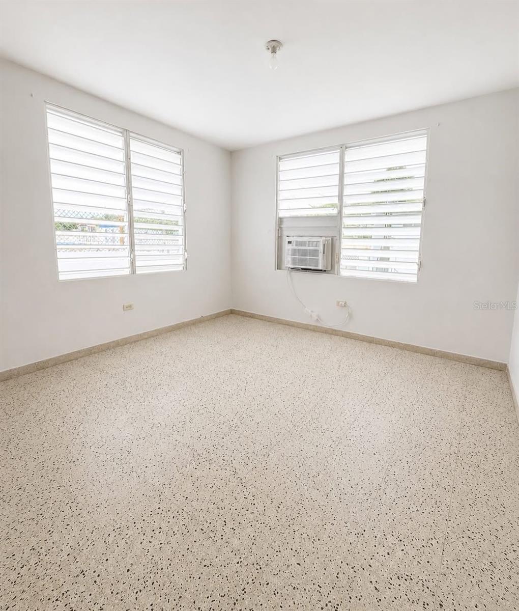 URB SANTA ISIDRA - Residential