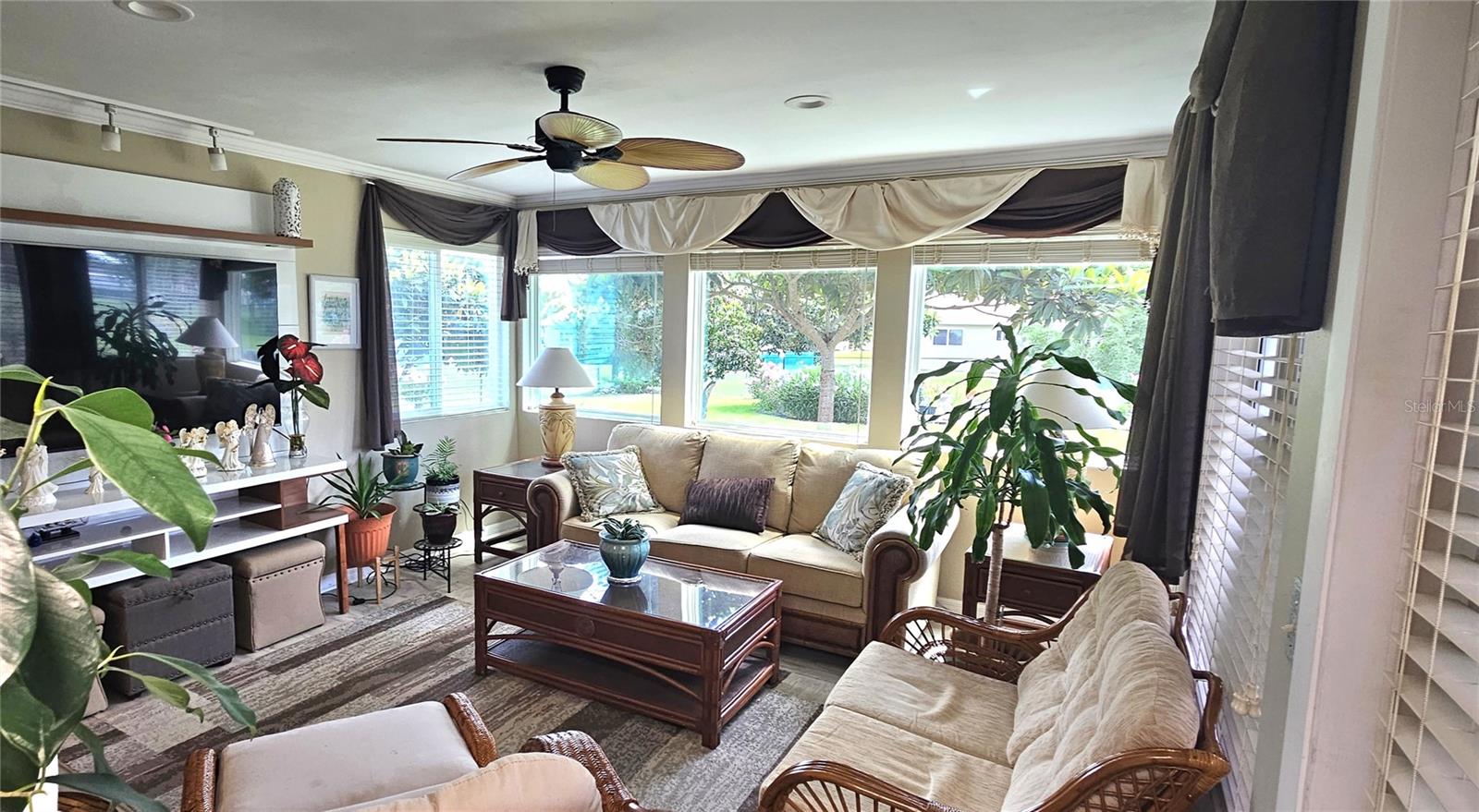 PALM CAY - Residential
