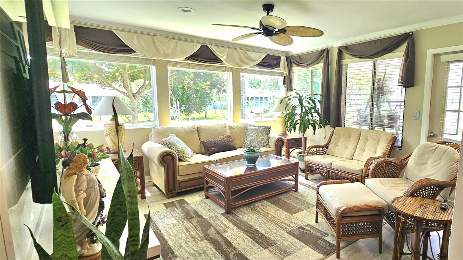 PALM CAY - Residential