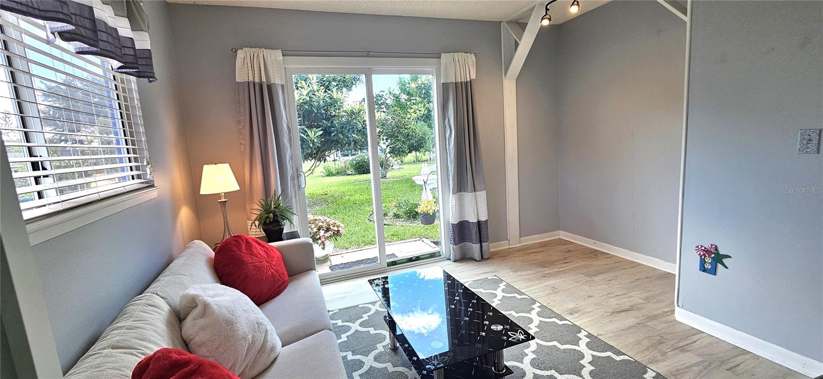 PALM CAY - Residential