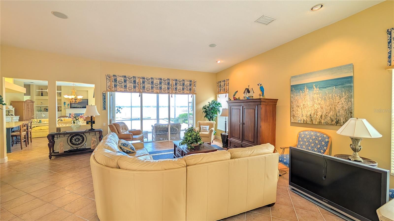 DOLPHIN CAY PHASE I - Residential Lease
