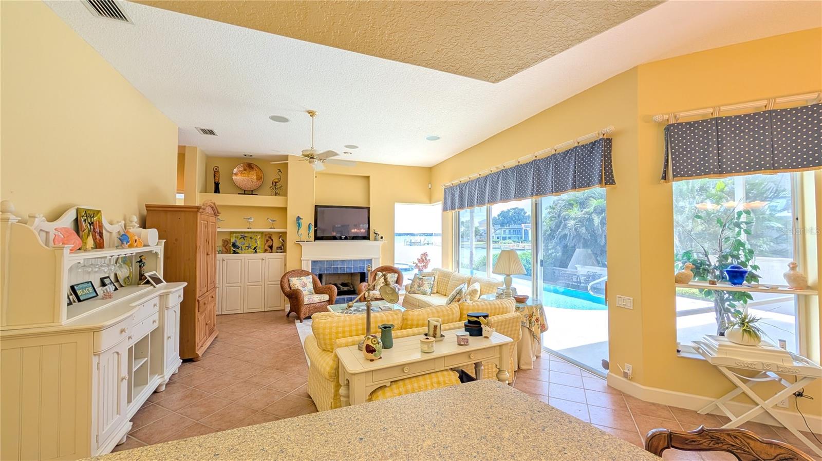 DOLPHIN CAY PHASE I - Residential Lease