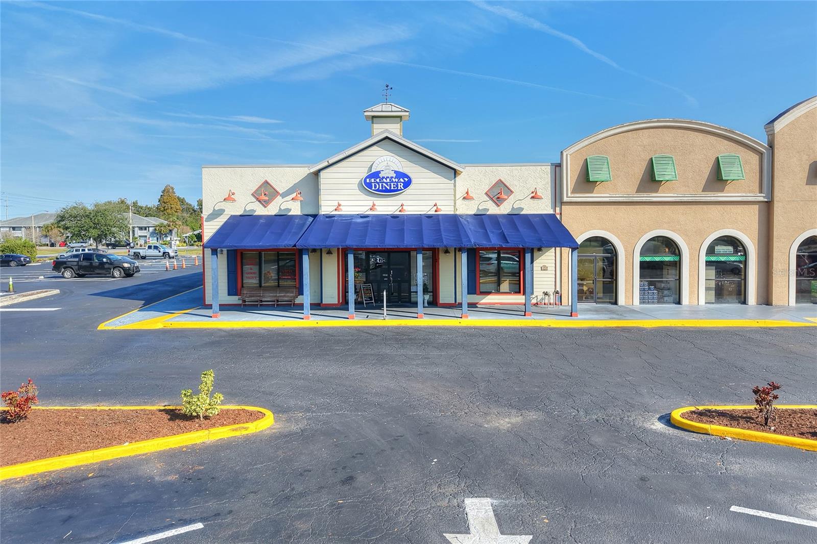 YOUNGS BARTOW PLAZA CONDO COM - Commercial Sale
